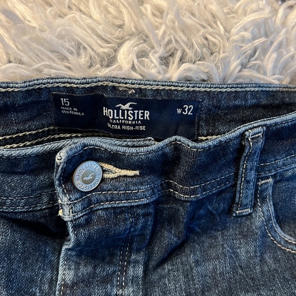 Hollister Distressed Denim Shorts - 32 - Picture 2 of 3